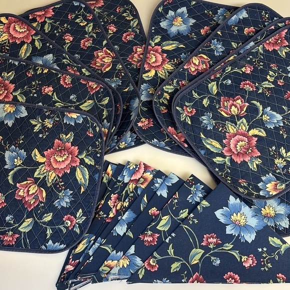 Set of 10 Quilted Fabric Blue Floral Placemats W/ Matching NeverUsed Napkins - Picture 3 of 16